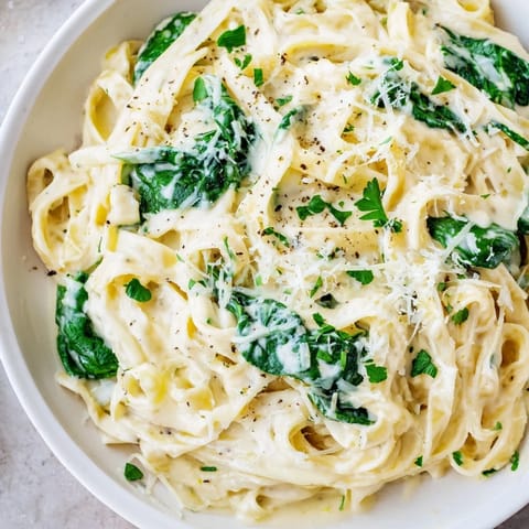 Creamy Spinach Fettuccine Alfredo